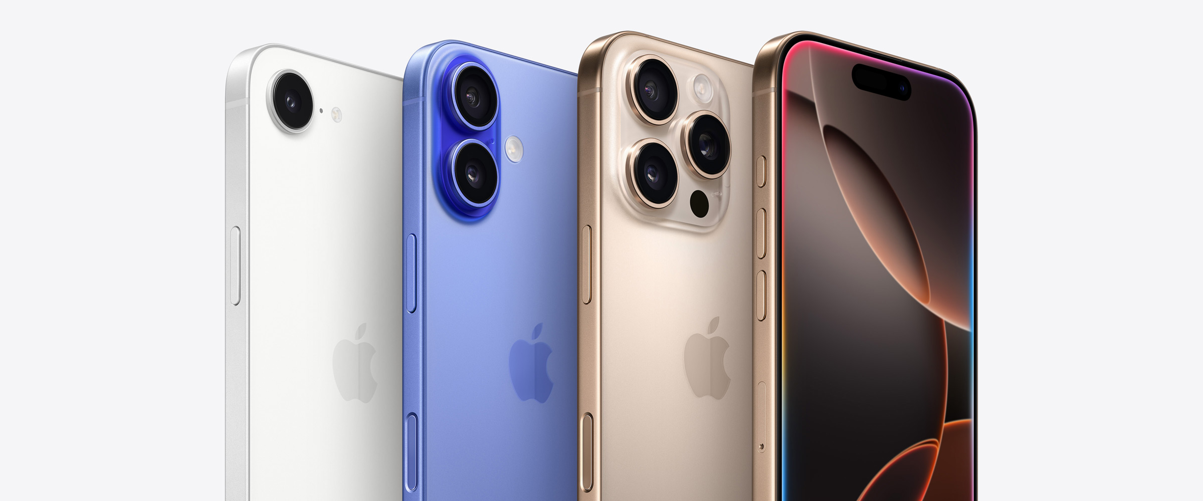Quatre iPhone, dont deux iPhone 16 Pro en titane sable, l’un présentant 3 objectifs, et l’autre, devant, présentant Dynamic Island. À côté, un iPhone 16 outremer avec 2 objectifs et un iPhone 16e blanc avec 1 objectif.