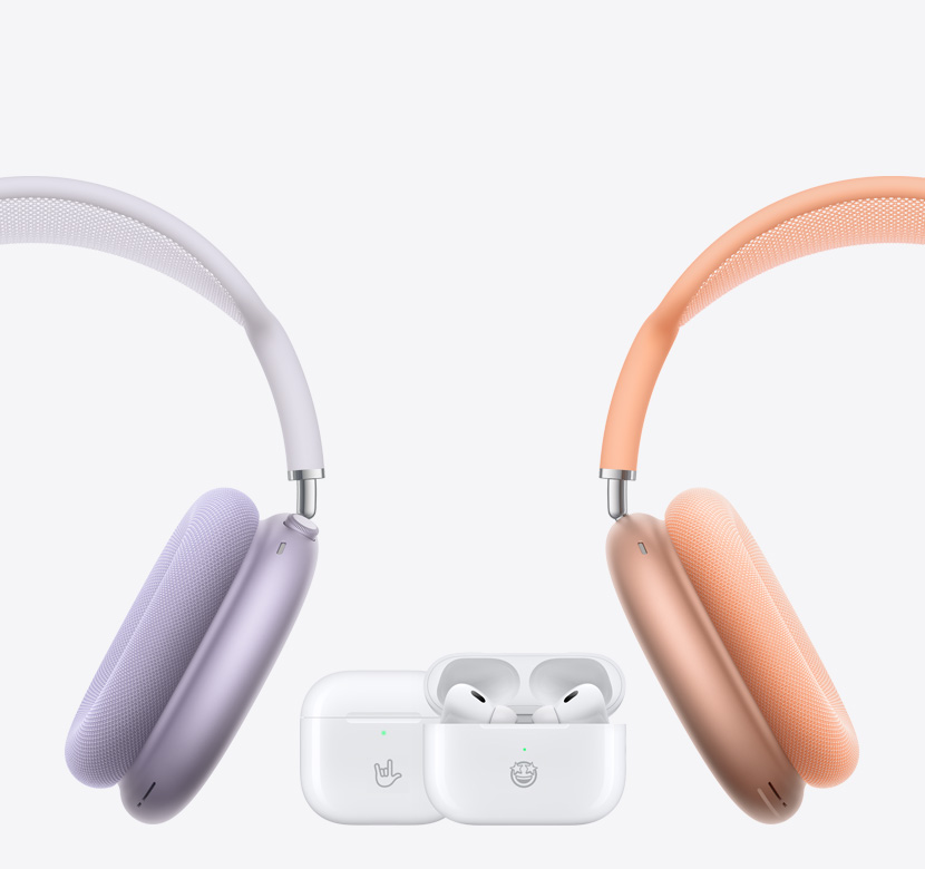 Airpods Max على اليسار واليمين مع Airpods 4 وAirpods Pro 2 في الوسط.
