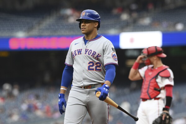 New York Mets' Juan Soto walks back to the dugout after he struck out during the first inning of a baseball game against the Washington Nationals, Wednesday, Aug. 20, 2025, in Washington. (AP Photo/Nick Wass)
